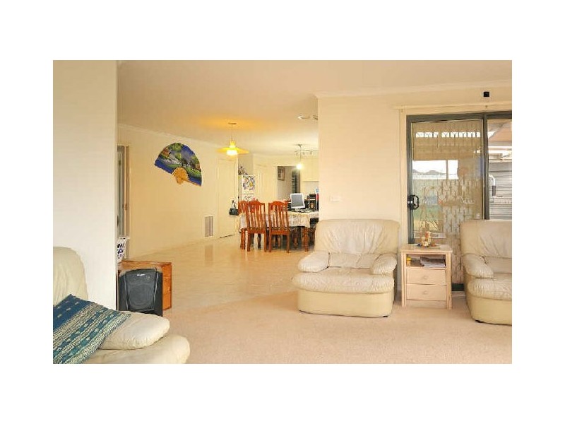 15 Chisholm Crescent, Narre Warren South VIC 3805