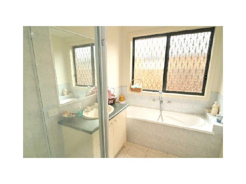 15 Chisholm Crescent, Narre Warren South VIC 3805