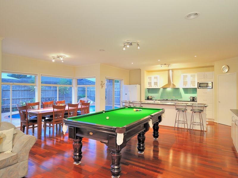 16 Pendulum Place, Berwick VIC 3806