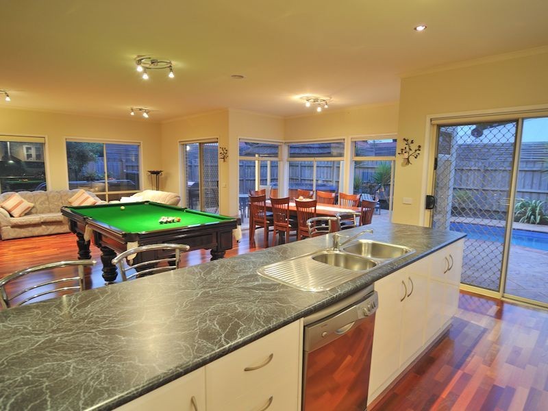 16 Pendulum Place, Berwick VIC 3806