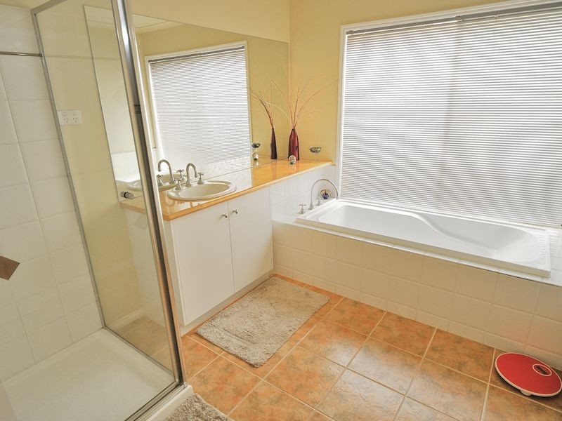 16 Pendulum Place, Berwick VIC 3806