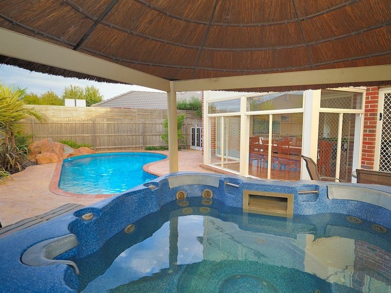 16 Pendulum Place, Berwick VIC 3806