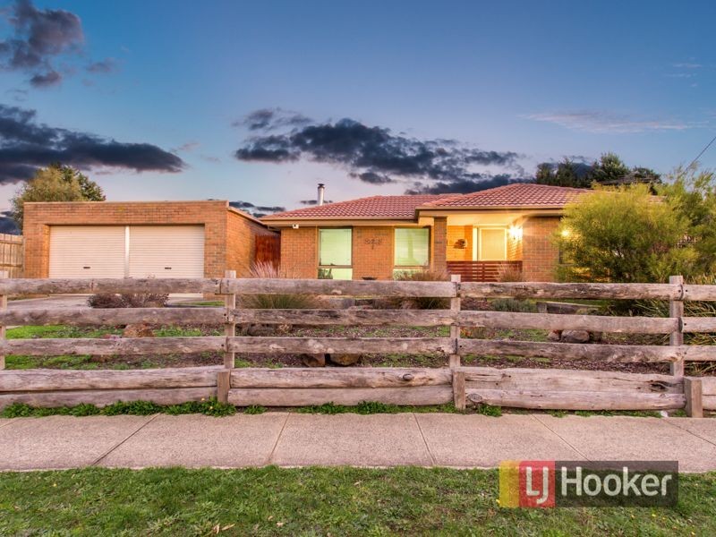 24 General Joshua Drive, Hampton Park VIC 3976
