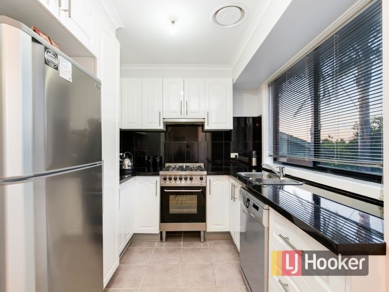 66 Oaktree Drive, Hampton Park VIC 3976
