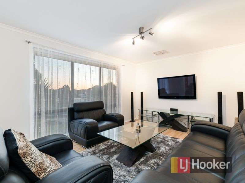 66 Oaktree Drive, Hampton Park VIC 3976