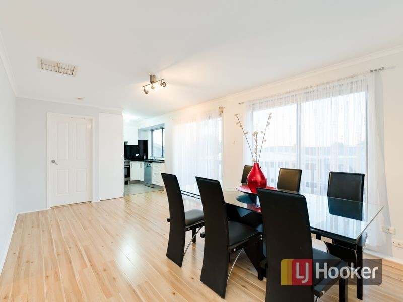 66 Oaktree Drive, Hampton Park VIC 3976