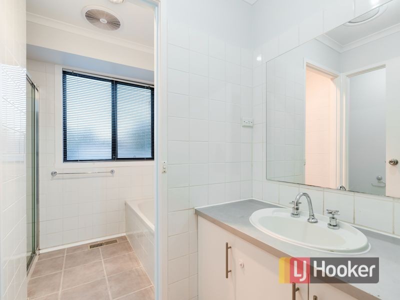 66 Oaktree Drive, Hampton Park VIC 3976