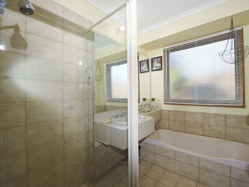 34 Broadwalk Grove, Endeavour Hills VIC 3802