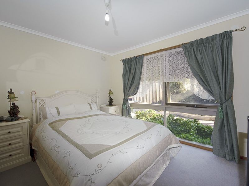 34 Broadwalk Grove, Endeavour Hills VIC 3802