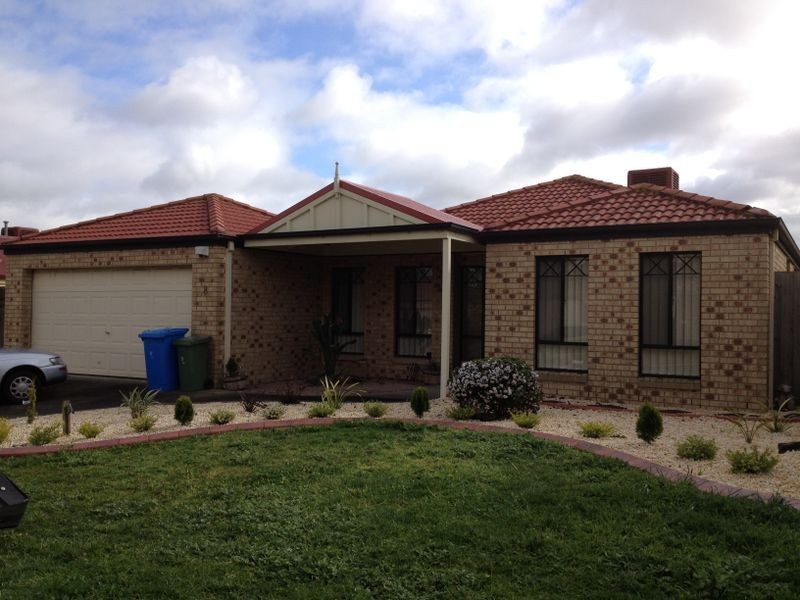8 Farnborough Way, Berwick VIC 3806
