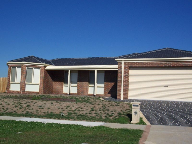 7 Ashmore Avenue, Narre Warren South VIC 3805