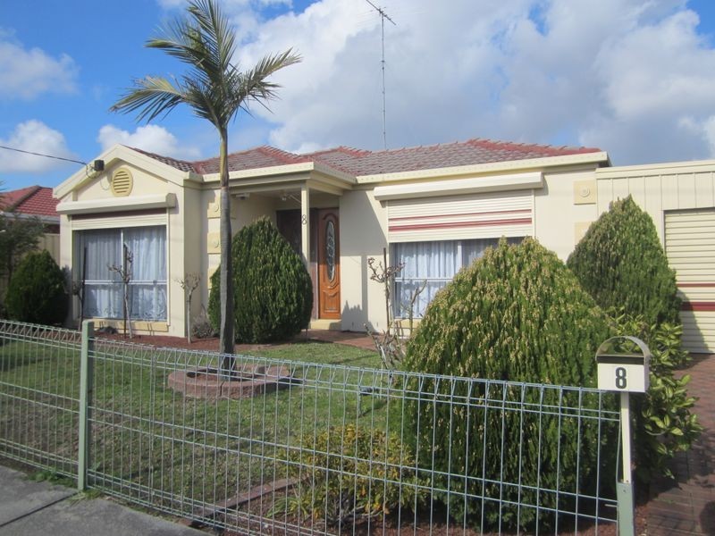 8 Warana Drive, Hampton Park VIC 3976