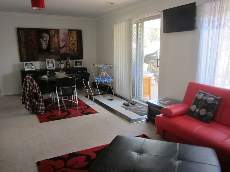 8 Warana Drive, Hampton Park VIC 3976