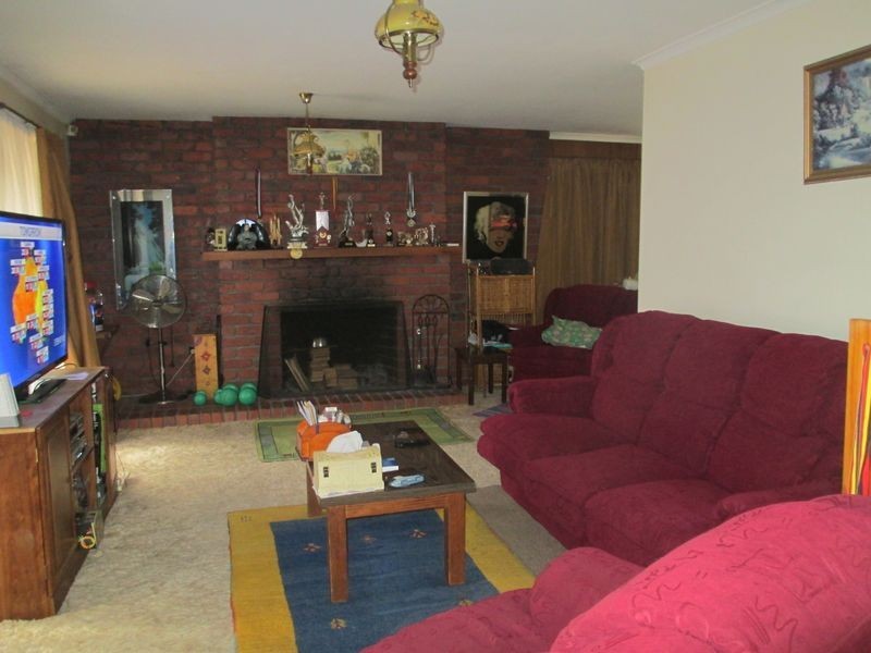 40 William Perry Close, Endeavour Hills VIC 3802