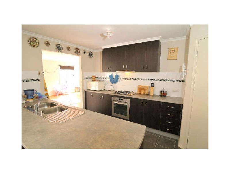 16 Dulwich Lane, Cranbourne North VIC 3977