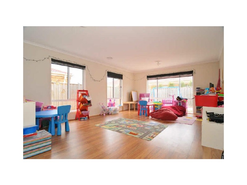 16 Dulwich Lane, Cranbourne North VIC 3977