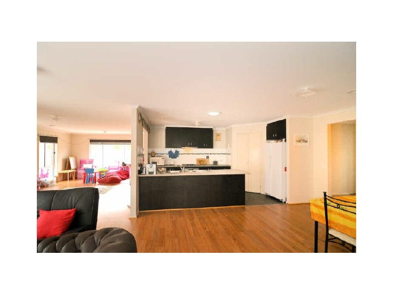 16 Dulwich Lane, Cranbourne North VIC 3977