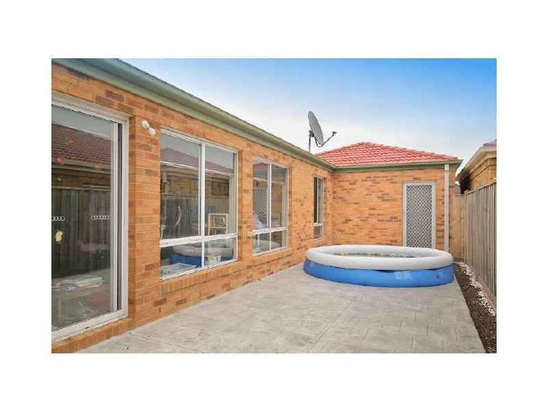 16 Dulwich Lane, Cranbourne North VIC 3977