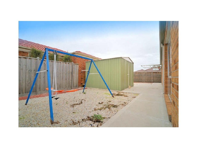 16 Dulwich Lane, Cranbourne North VIC 3977