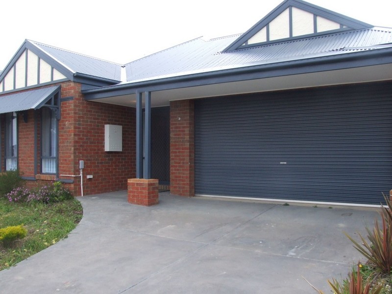 6 Hal Porter Court, Lynbrook VIC 3975