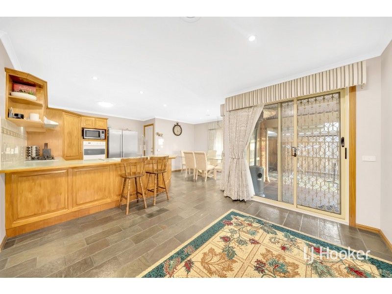 9 Manatoka Crescent, Hampton Park VIC 3976