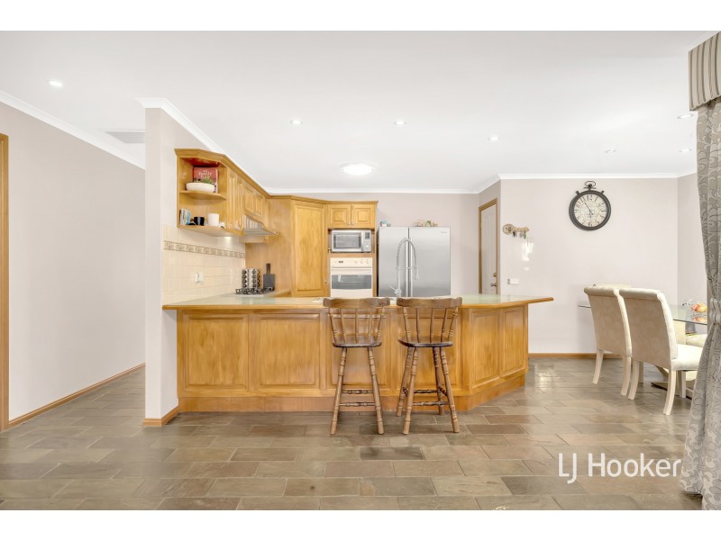 9 Manatoka Crescent, Hampton Park VIC 3976