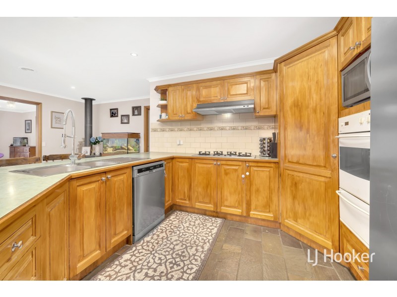 9 Manatoka Crescent, Hampton Park VIC 3976