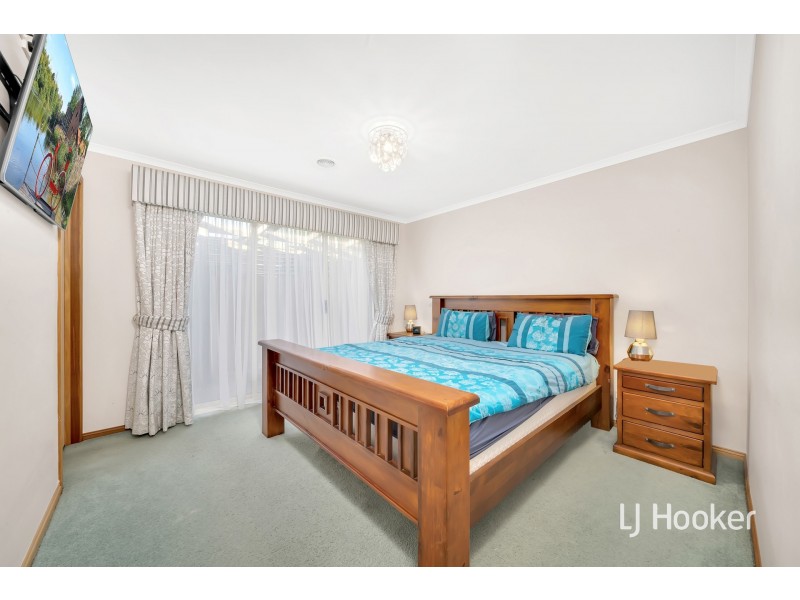 9 Manatoka Crescent, Hampton Park VIC 3976