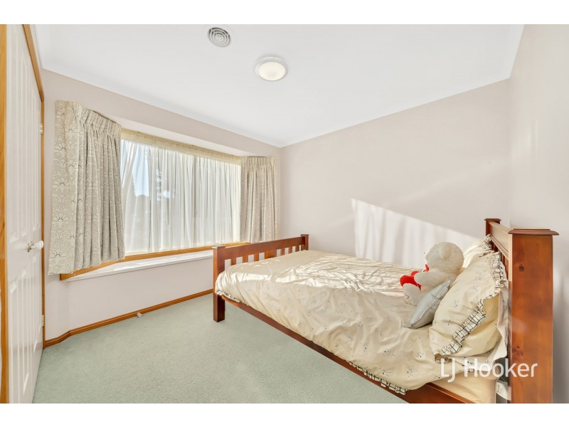 9 Manatoka Crescent, Hampton Park VIC 3976