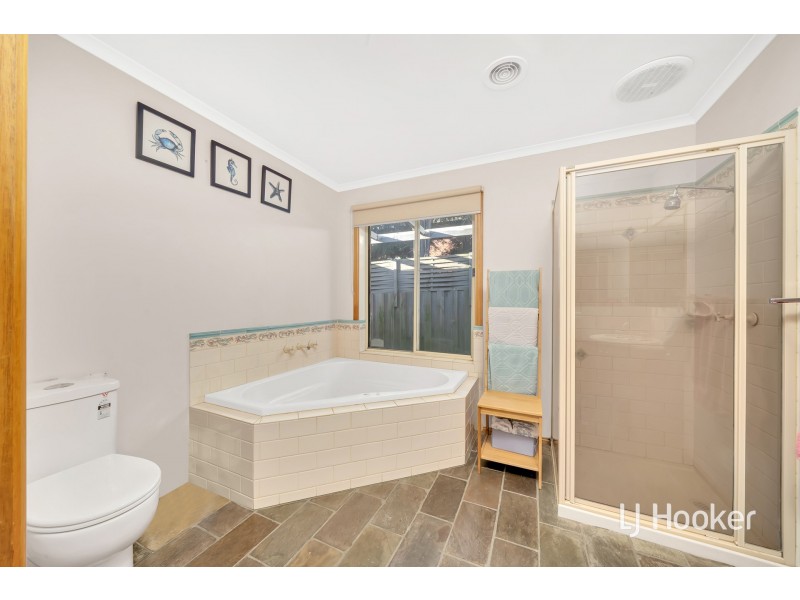 9 Manatoka Crescent, Hampton Park VIC 3976