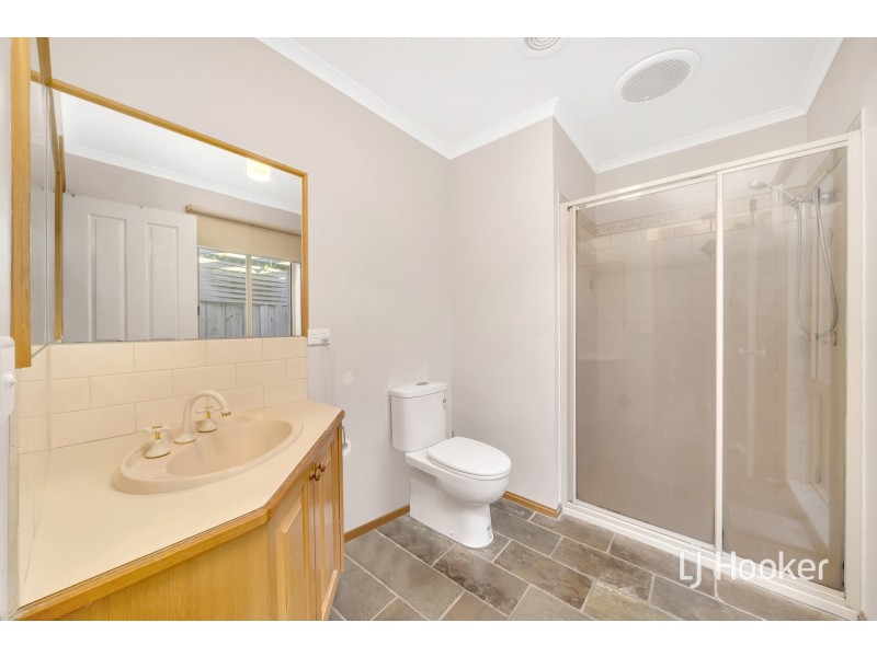 9 Manatoka Crescent, Hampton Park VIC 3976