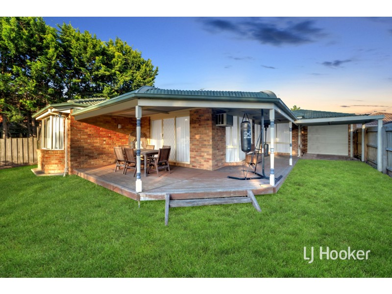 9 Manatoka Crescent, Hampton Park VIC 3976