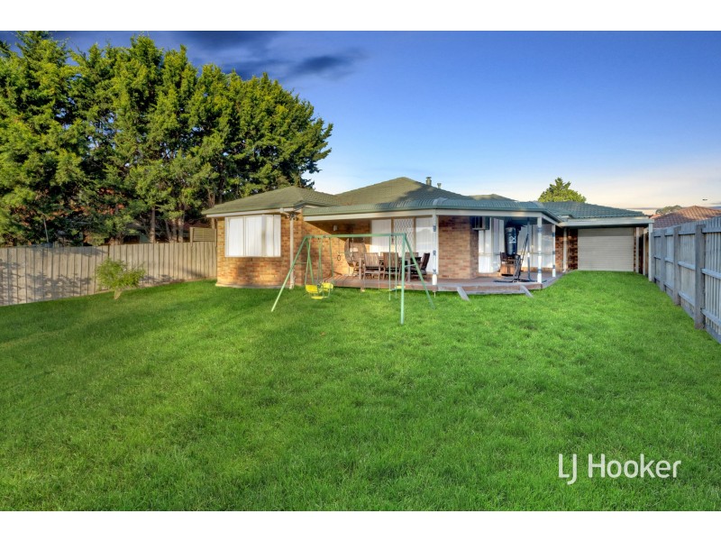 9 Manatoka Crescent, Hampton Park VIC 3976