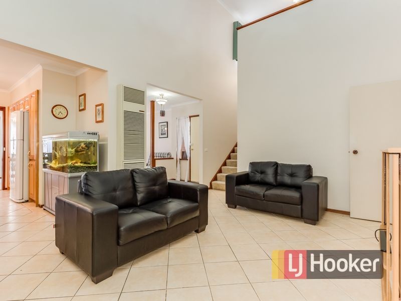 6 Riley Place, Hampton Park VIC 3976