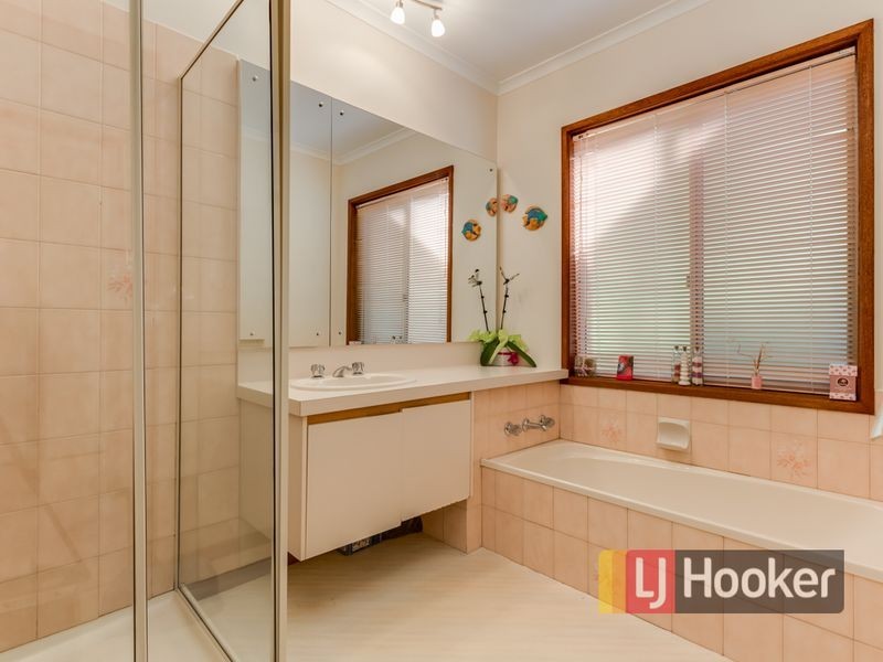 6 Riley Place, Hampton Park VIC 3976