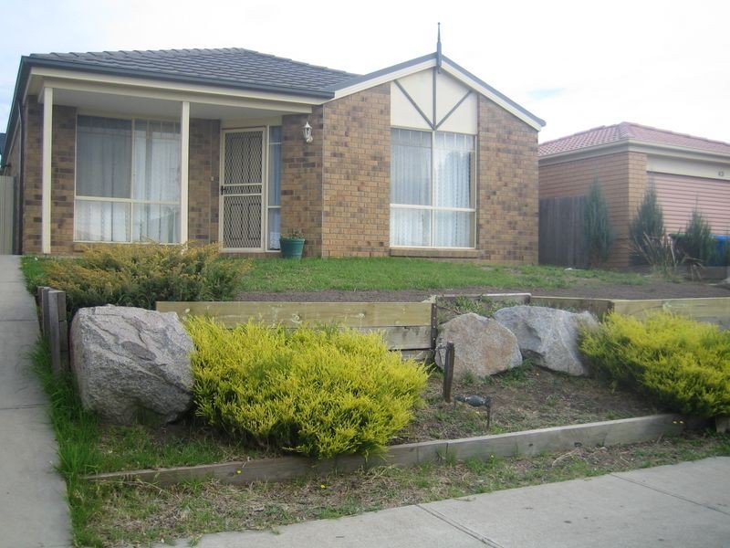 41 Central Parkway, Cranbourne West VIC 3977