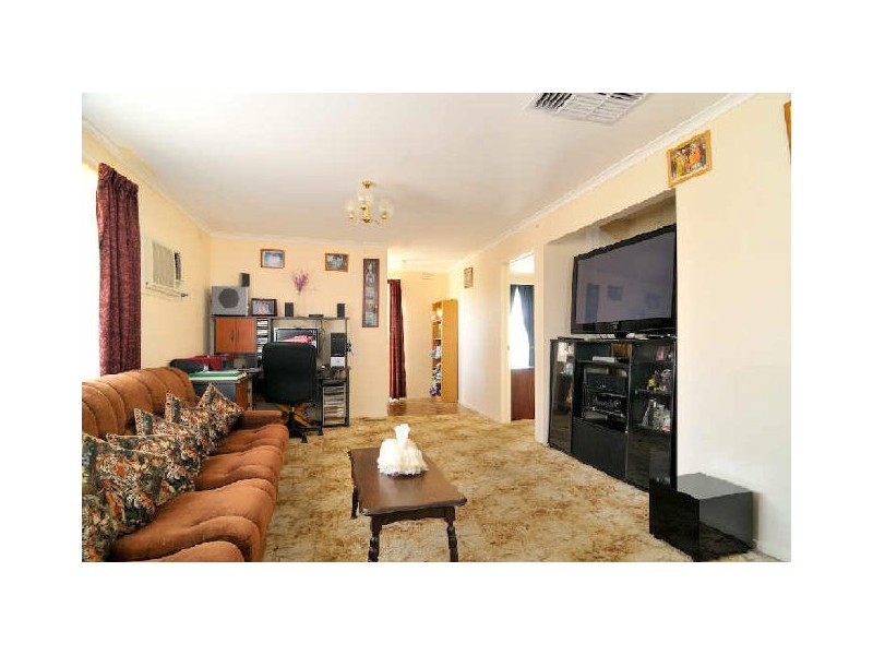 20 Oaktree Drive, Hampton Park VIC 3976