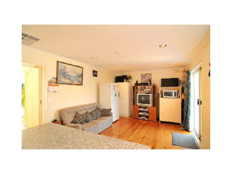 20 Oaktree Drive, Hampton Park VIC 3976