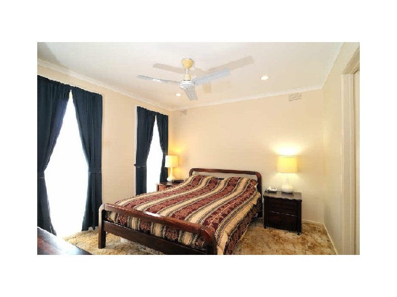 20 Oaktree Drive, Hampton Park VIC 3976