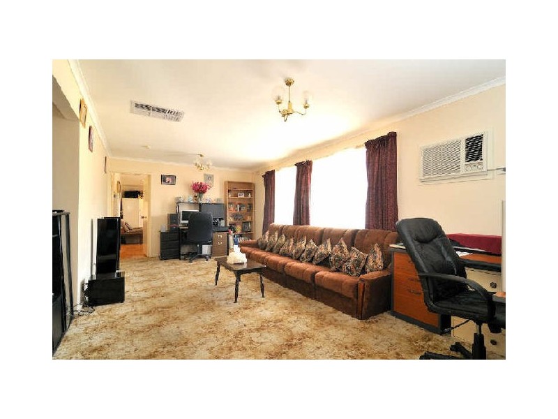 20 Oaktree Drive, Hampton Park VIC 3976