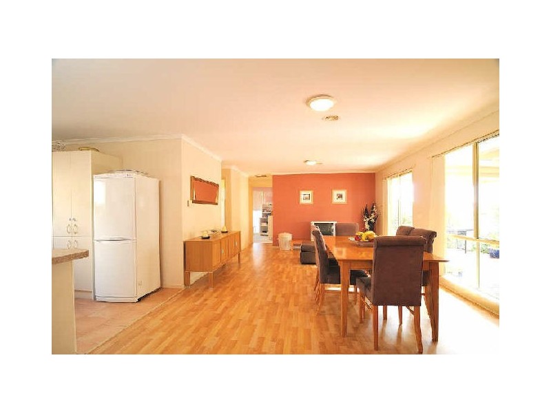 1 Tulsk Court, Hampton Park VIC 3976