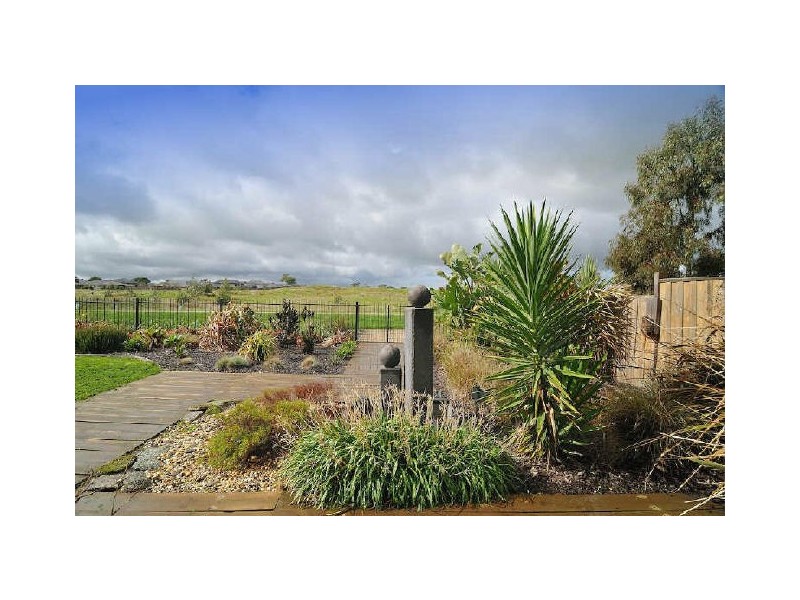 4 Flowering Gum Lane, Sandhurst VIC 3977