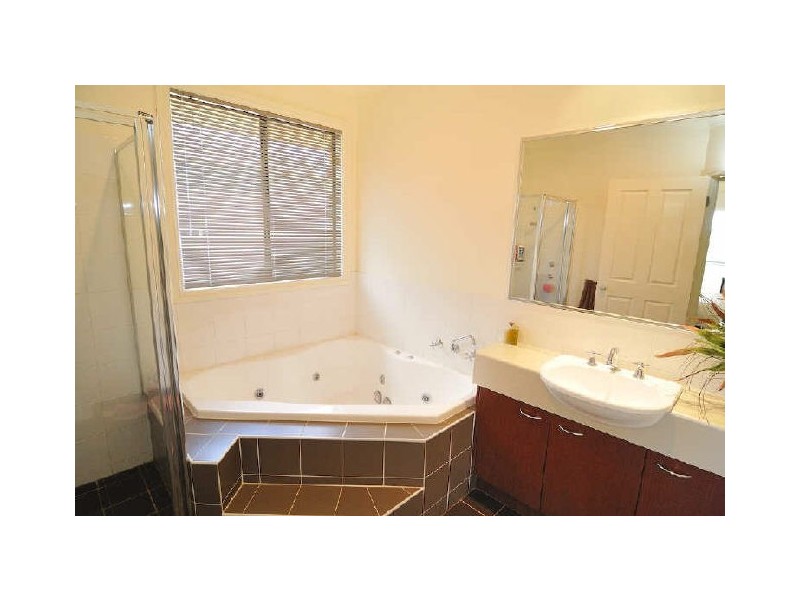 4 Flowering Gum Lane, Sandhurst VIC 3977