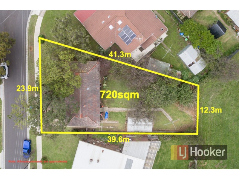 16 Village Drive, Hampton Park VIC 3976