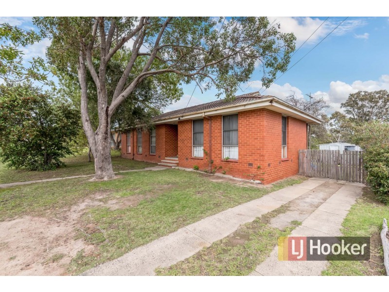 16 Village Drive, Hampton Park VIC 3976
