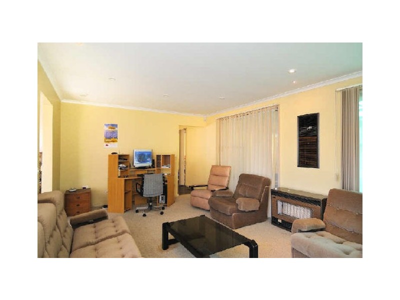 42 Meadow Wood Walk, Narre Warren VIC 3805