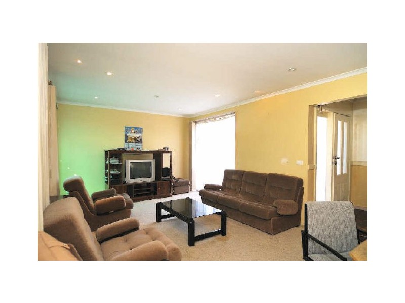 42 Meadow Wood Walk, Narre Warren VIC 3805