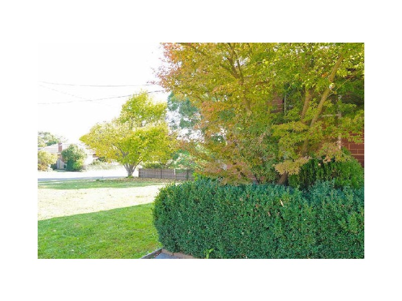 42 Meadow Wood Walk, Narre Warren VIC 3805