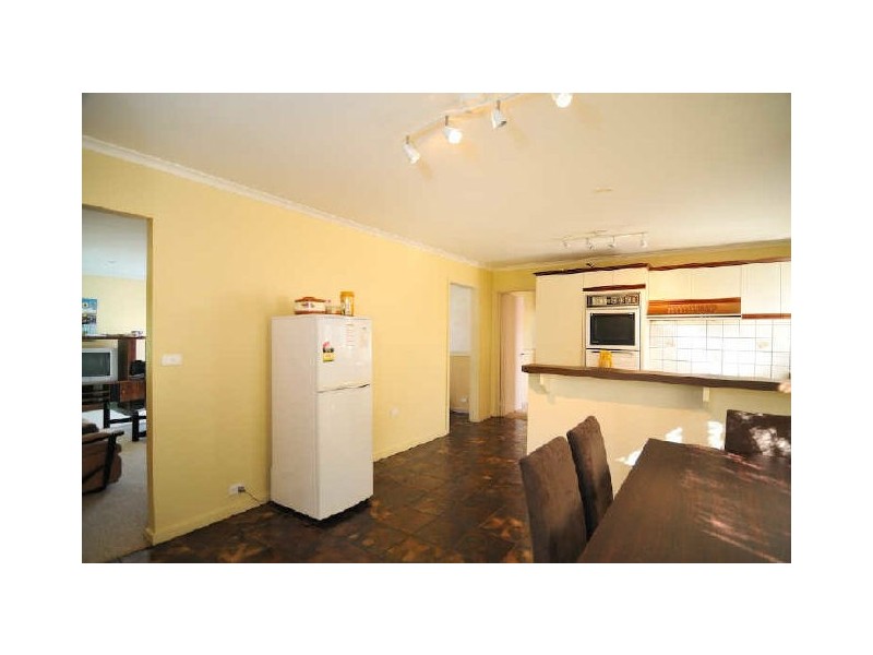 42 Meadow Wood Walk, Narre Warren VIC 3805