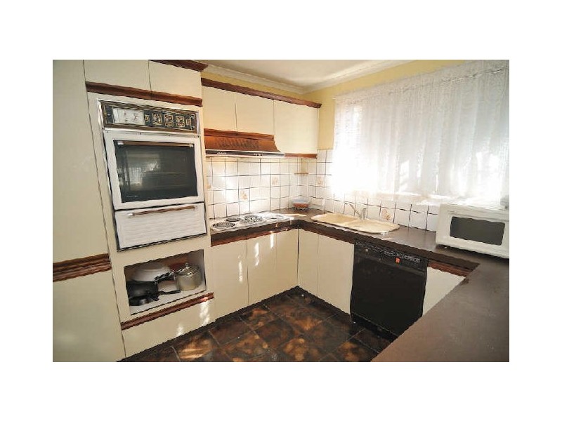 42 Meadow Wood Walk, Narre Warren VIC 3805